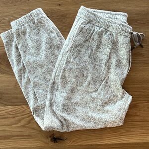 Athleta joggers medium. Print beige/cream like new and worn 1x.